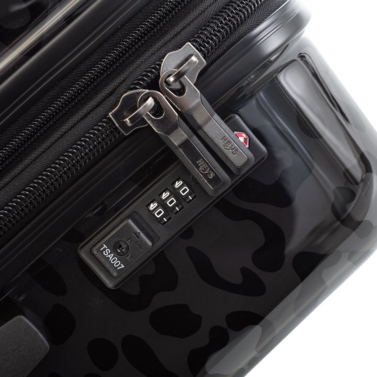 Black Leopard Fashion Spinner™ 30" Luggage