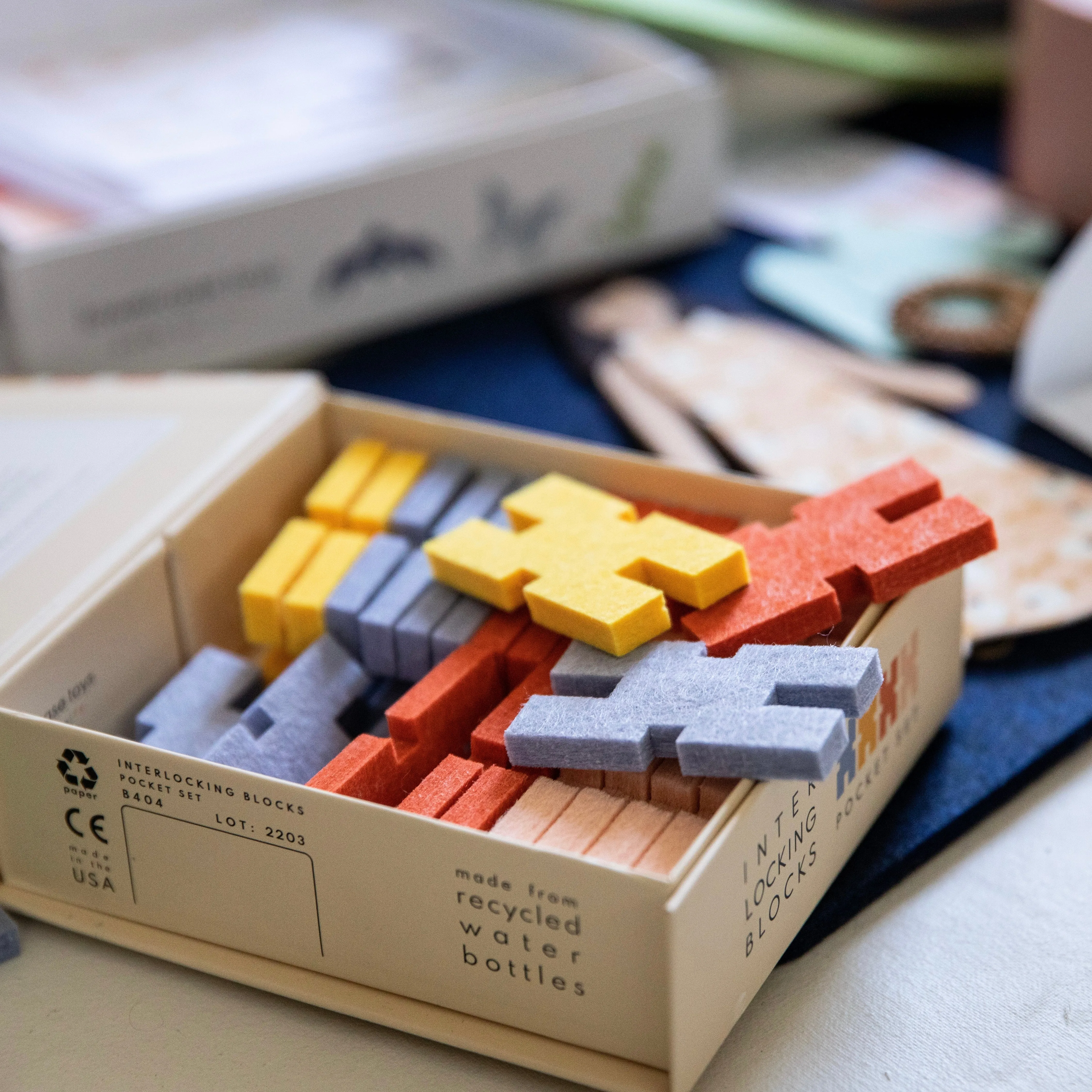 interlocking blocks pocket set   travel board