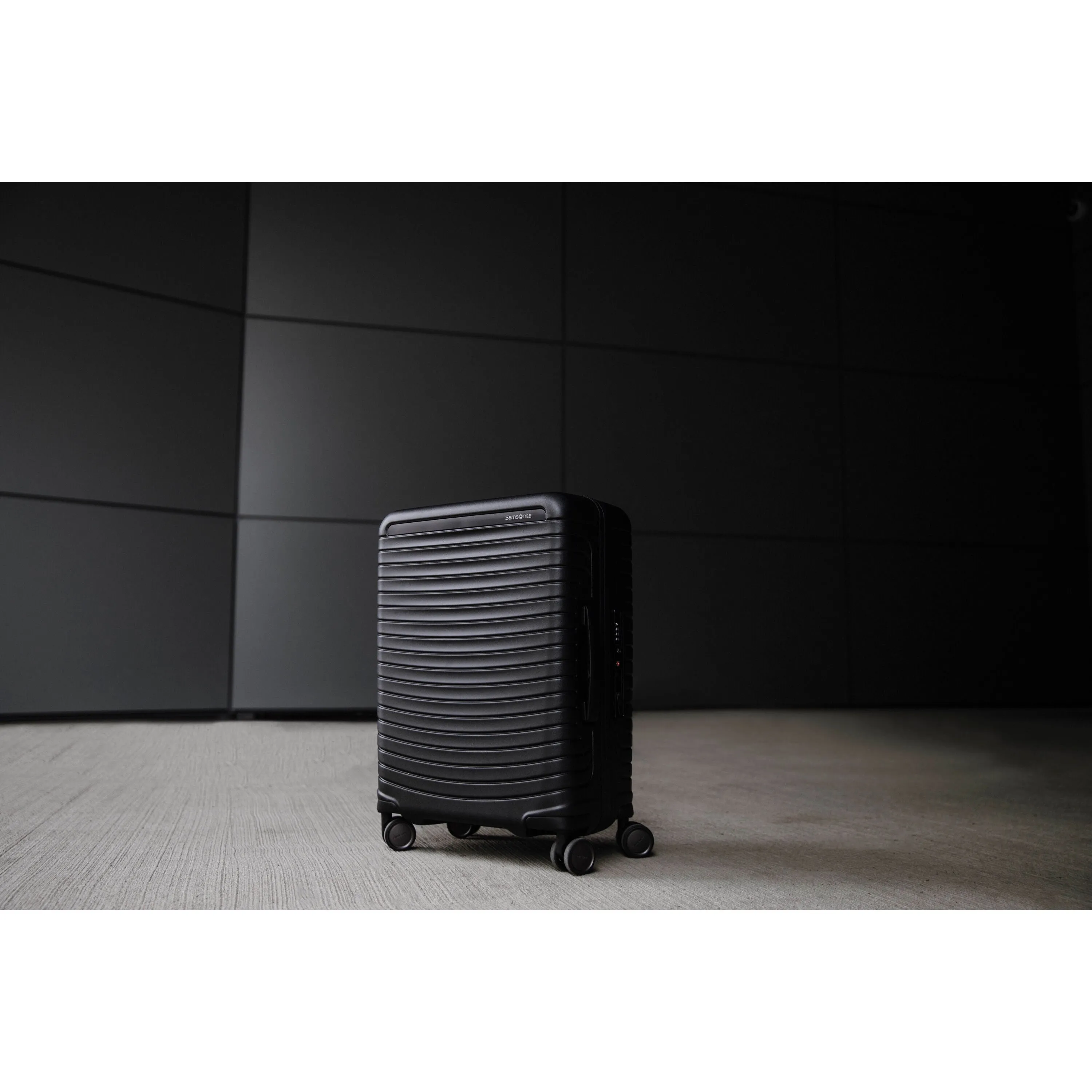 Samsonite Framelock Max Large Checked Spinner