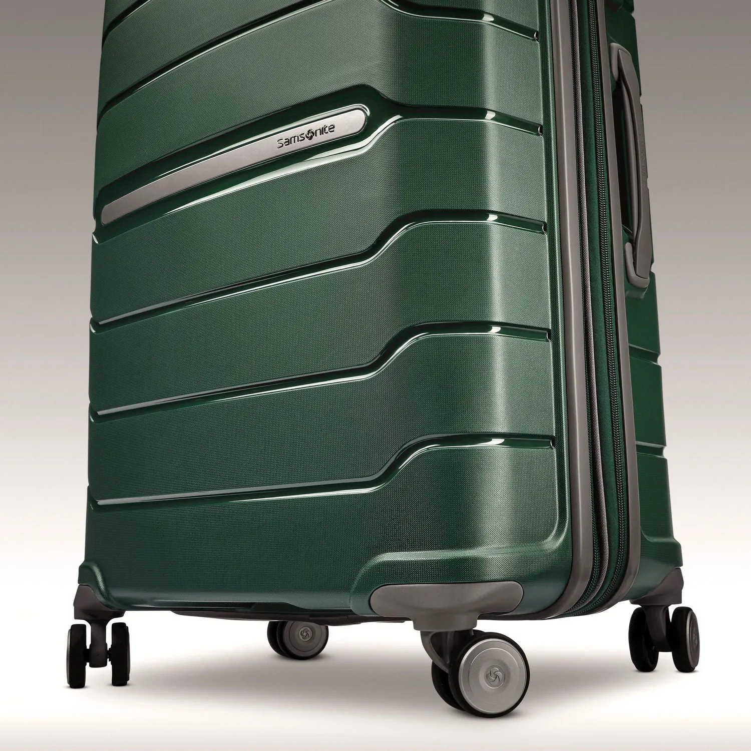 Samsonite Freeform 21" Spinner