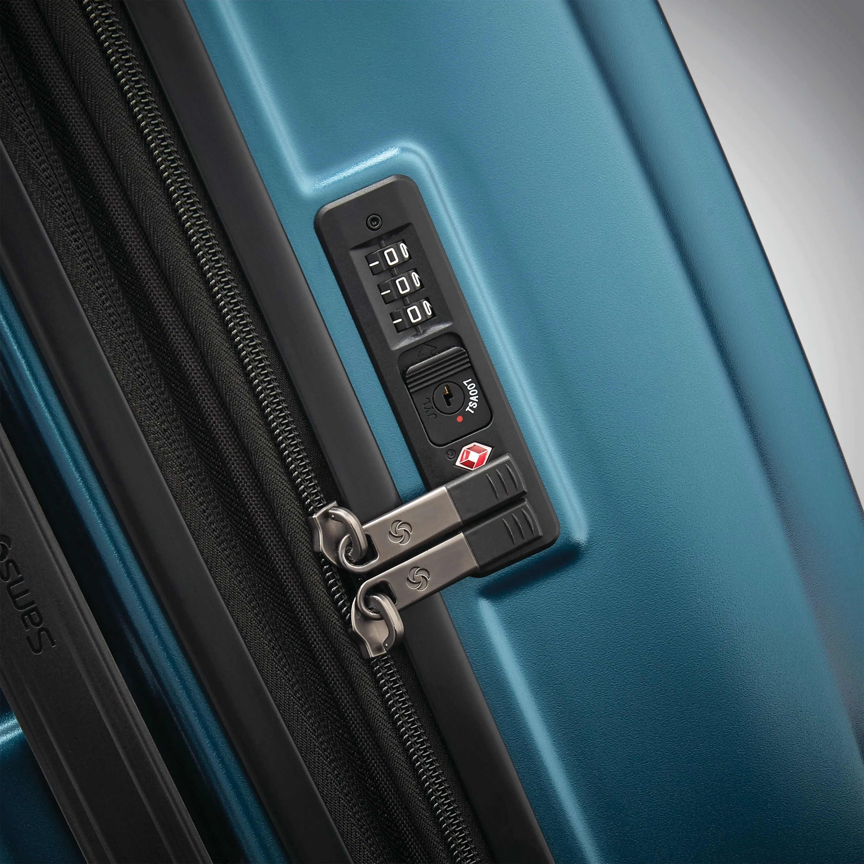 Samsonite Octiv Carry-On Spinner