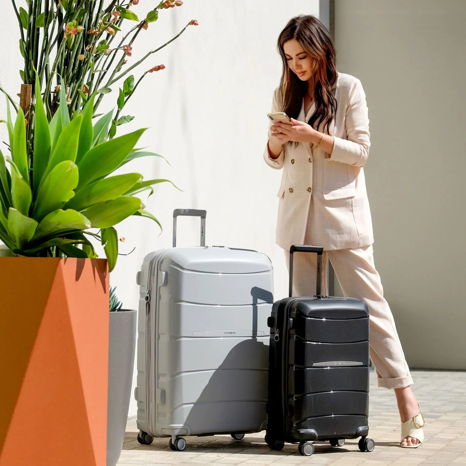 Samsonite Outline Pro Carry-On Spinner