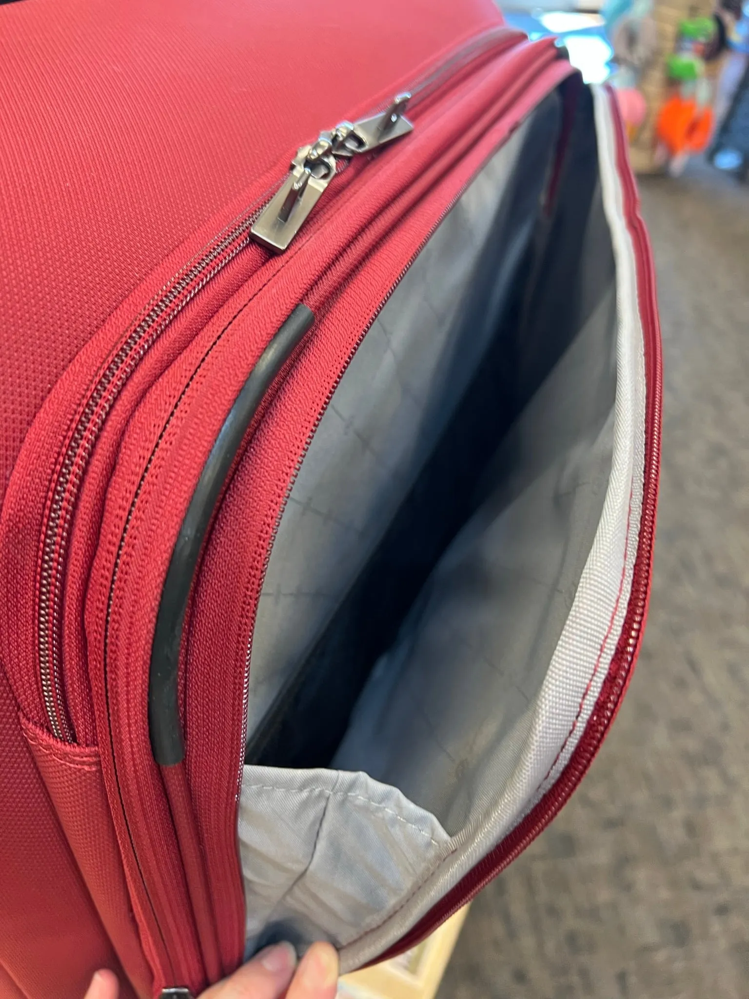Victorinox Connex 28” Large Softside Checked Spinner (Red)